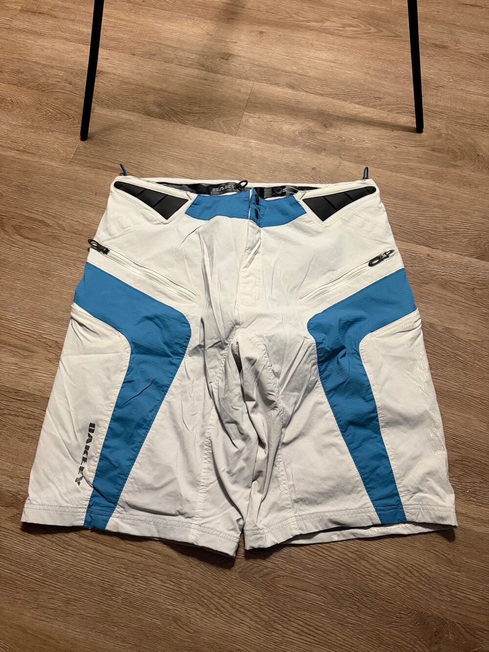 Oakley Technical Board Shorts White Blue Y2K Surf Swim Zip Pocket Mens XL